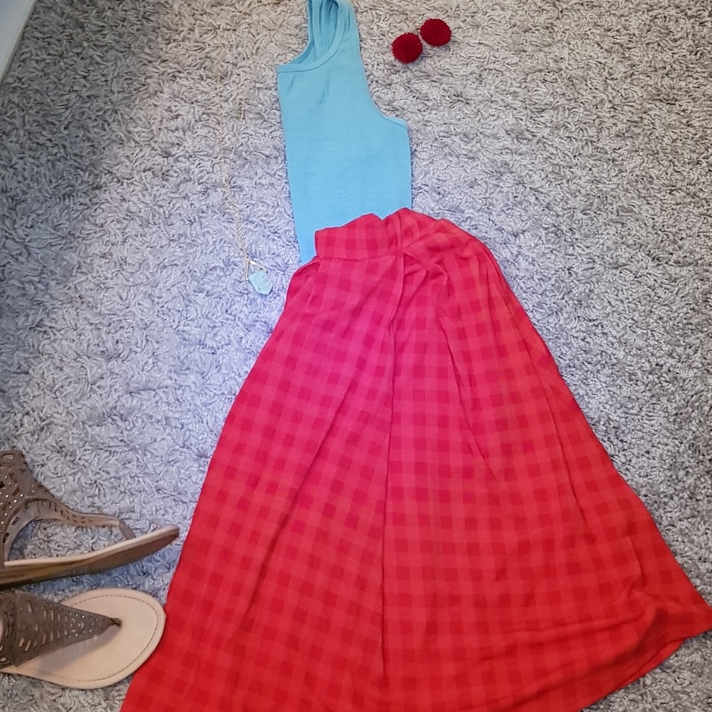 Red LuLaRoe Madison skirt
